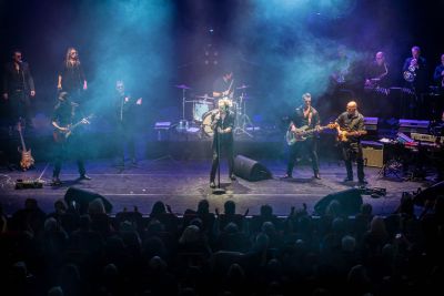 Sosie de Johnny en concert avec ses 12 musiciens