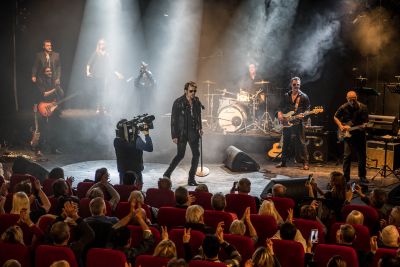 Johnny Vegas sur scène, concert sosie Johnny Hallyday